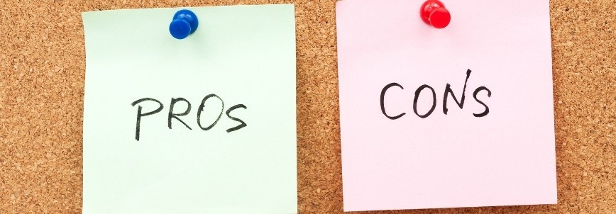 Two sticky notes are pinned to a corkboard. The green note, labeled "PROs," and the pink note, labeled "CONs," highlight the Pros and Cons of Onsite PMP Testing using blue and red pushpins.